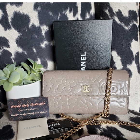 CHANEL Handbags - SALE 💯Authentic Chanel Camellia Wallet Crossbody